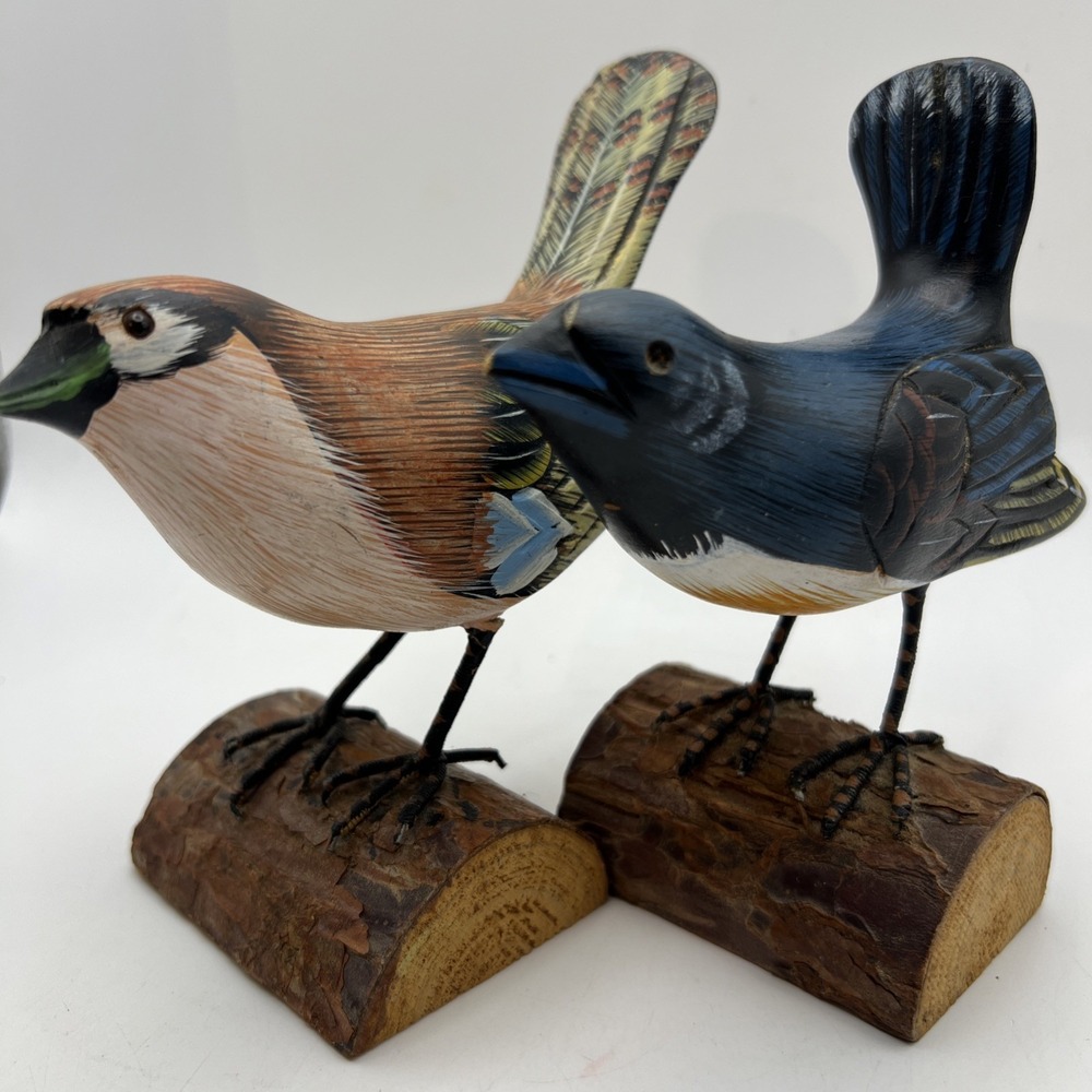 Vtg Pair Hand Carved Painted Wooden Bird Figurines On Log Base - Folk Art Style